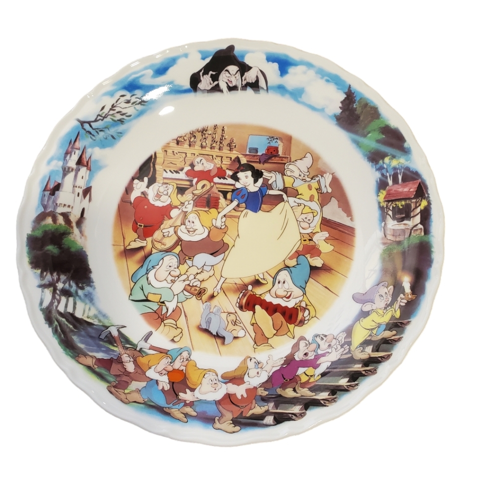 Wedgwood Disney Snow White and 7 Dwarfs Collectors Plate Bone China England